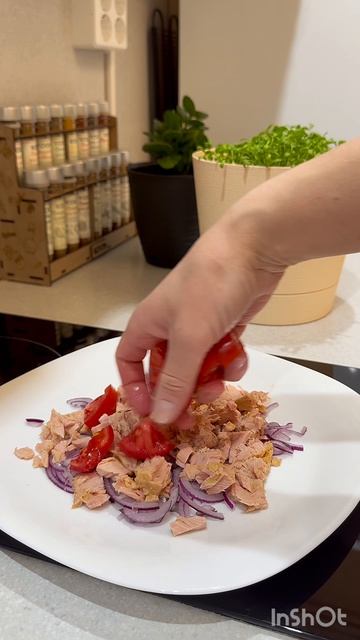 Салат с тунцом и яйцам