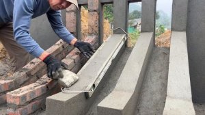 Строительство мощной водосбросной плотины с четырьмя затворами