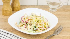 Кальмары с маринованным луком