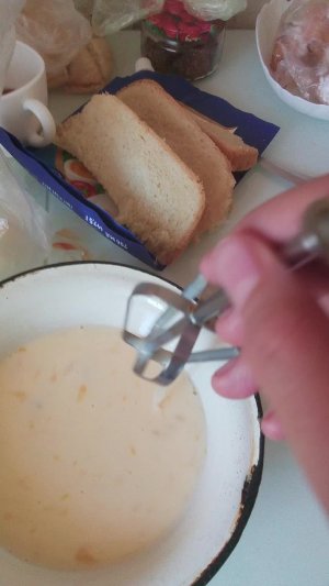 готовим гренки и возможно омлет