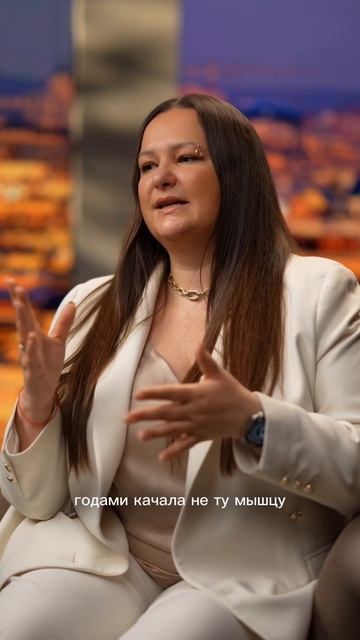 Когда парикмахер хочет упругие ягодицы  а качает бицуху.