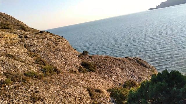 На горе Алчак-Кая посетили красивейший грот Эолова Арфа в Судаке на Чёрном море