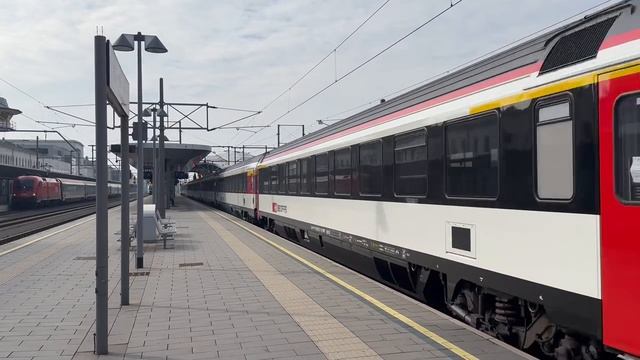 Поющий Таурус 1116-114 отправляется с пассажирским поездом