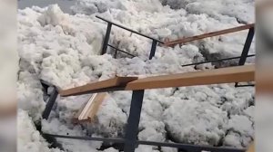 Мощный циклон накрыл сразу несколько российских регионов.