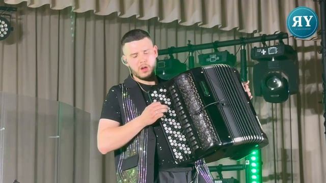 Җырлап биеп яшибез