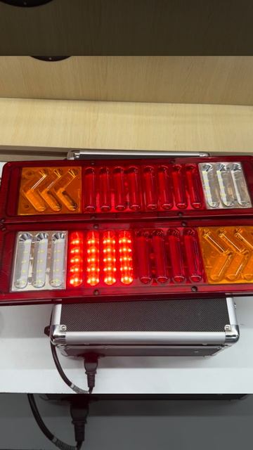 Фонарь задний грузовой с решеткой 24 вольт 2 штуки STP-11