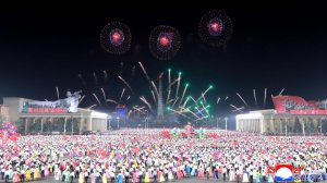 Массовый танец молодёжи по случаю Дня Солнца.