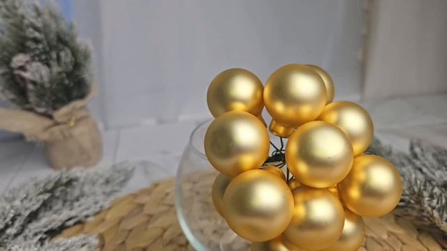 ГРОЗДЬ стеклянных матовых шариков на проволоке 12 шаров по 25 мм цвет: золотой 2000655