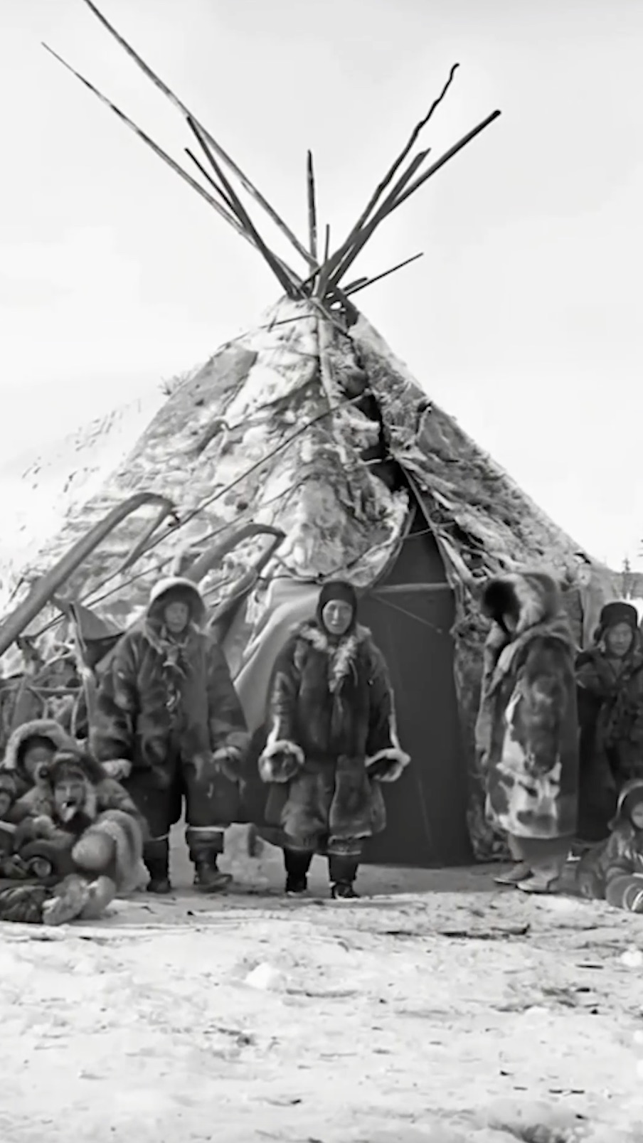 ⚰️ Не закапывают, а ставят на землю. Странные гробы народов севера