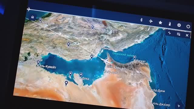 В самолёте. Перелёт Дубай- Санкт-Петербург. Вылетаем, на дисплеях следим за картой. Очень интересно
