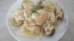 Сочная куриная грудка под чесночным соусом