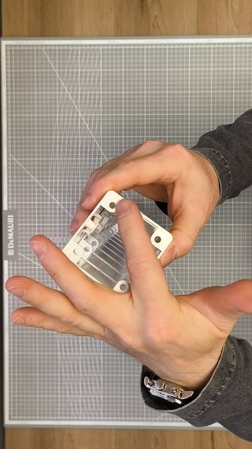 КВАДРАТНЫЙ белый без основания