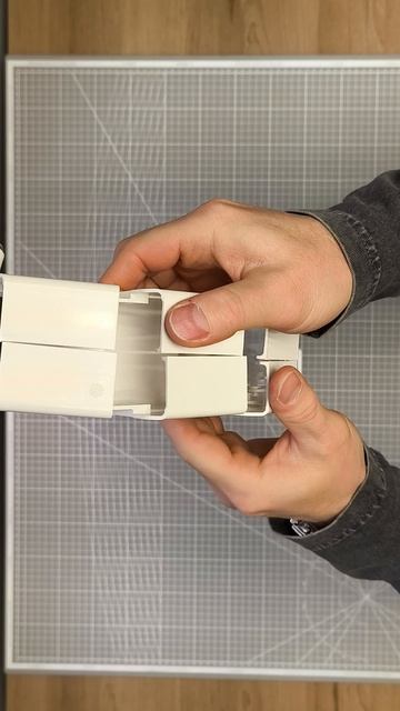 КВАДРАТНЫЙ белый с большим основанием