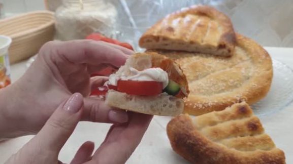 Только что из духовки матнакаш на закваске...