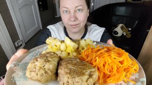 Мукбанг Котлеты, цветная капуста в яйце, морковь по-корейски, компот.