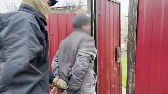 ФСБ задержала гражданина России, который готовил теракт в Крыму.
В 2025 году украинские спецслужбы з