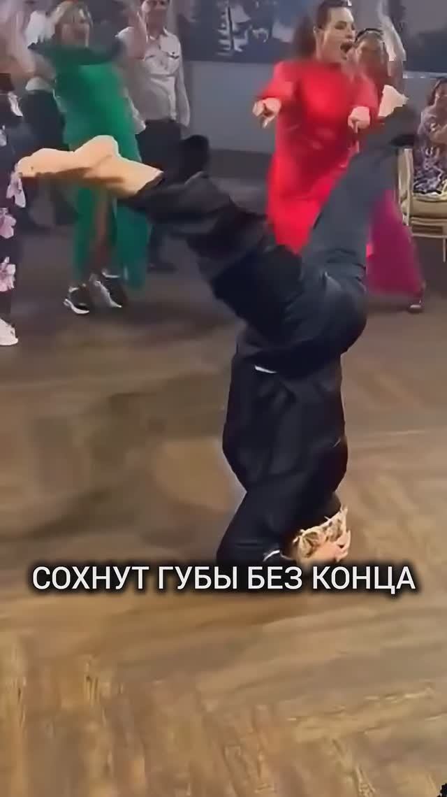 СОХНУТ ГУБЫ БЕЗ КОНЦА #корпоратив #танцы #юмор #сохнутгубыбезконца #стопкард