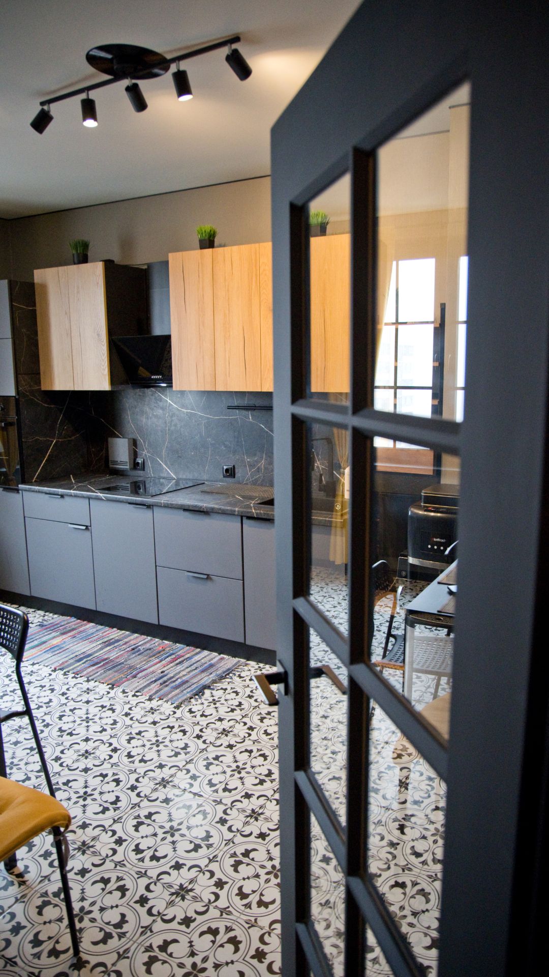 Продам 2 комнатную квартиру у метро Парнас в Петербурге