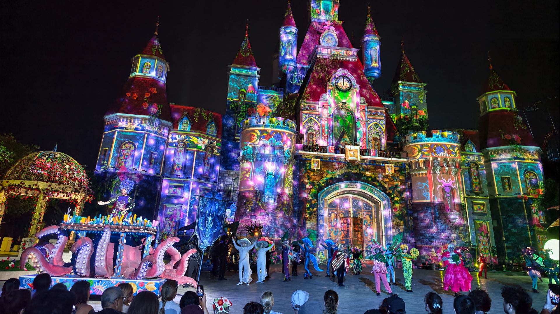 Вечернее шоу Vinwonder Вьетнам Нячанг в 4К