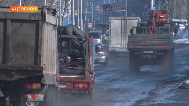 «НАРОДНЫЙ ФРОНТ»: БОЛЬШЕГРУЗЫ ДОБИВАЮТ РАЗБИТЫЕ ДОРОГИ НА КАМЧАТКЕ • НОВОСТИ КАМЧАТКИ