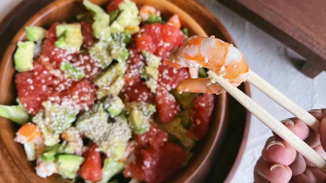 Легкий салат с грейпфрутом и креветками