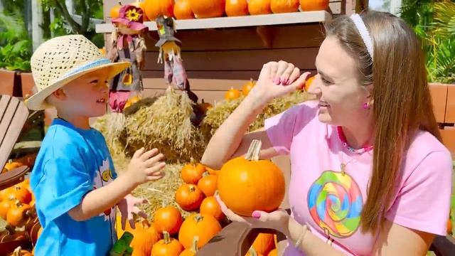 Крис и мама готовятся к Хэллоуину