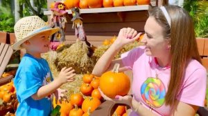 Крис и мама готовятся к Хэллоуину