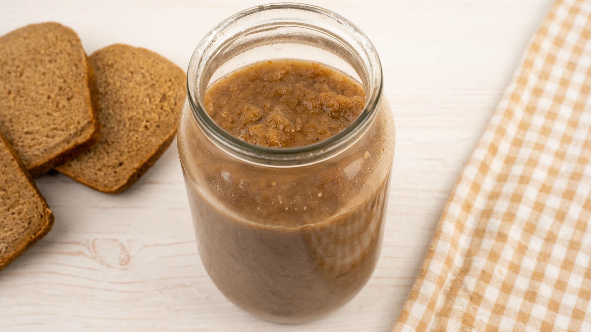 Бездрожжевая закваска из сухариков с изюмом