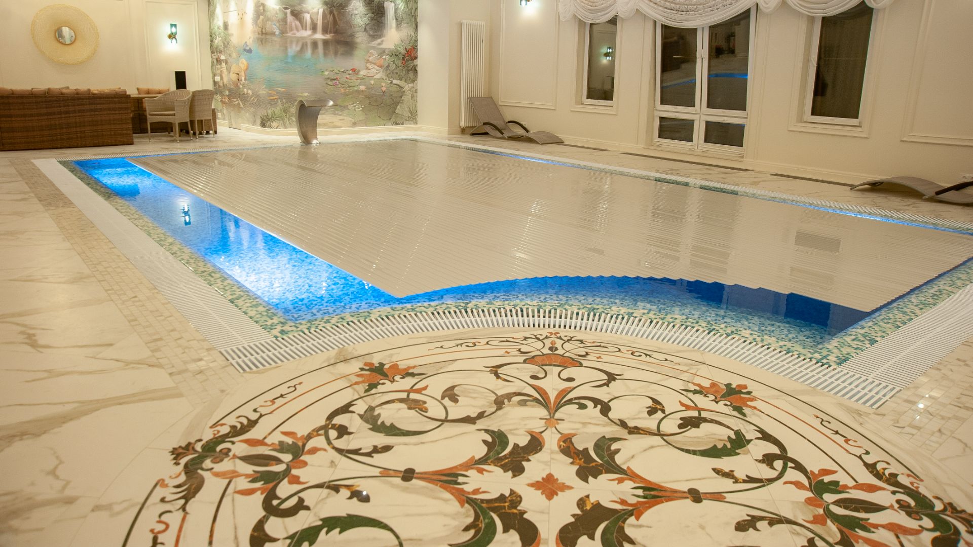 Переливной бетонный бассейн