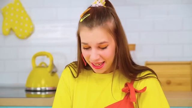 Кулинарный Челлендж Я против Бабушки  Потрясающие Кухонные Хитрости от Jelly DO Challenge