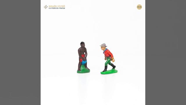 Модель: папуас и путешественник (Папуа – Новая Гвинея)