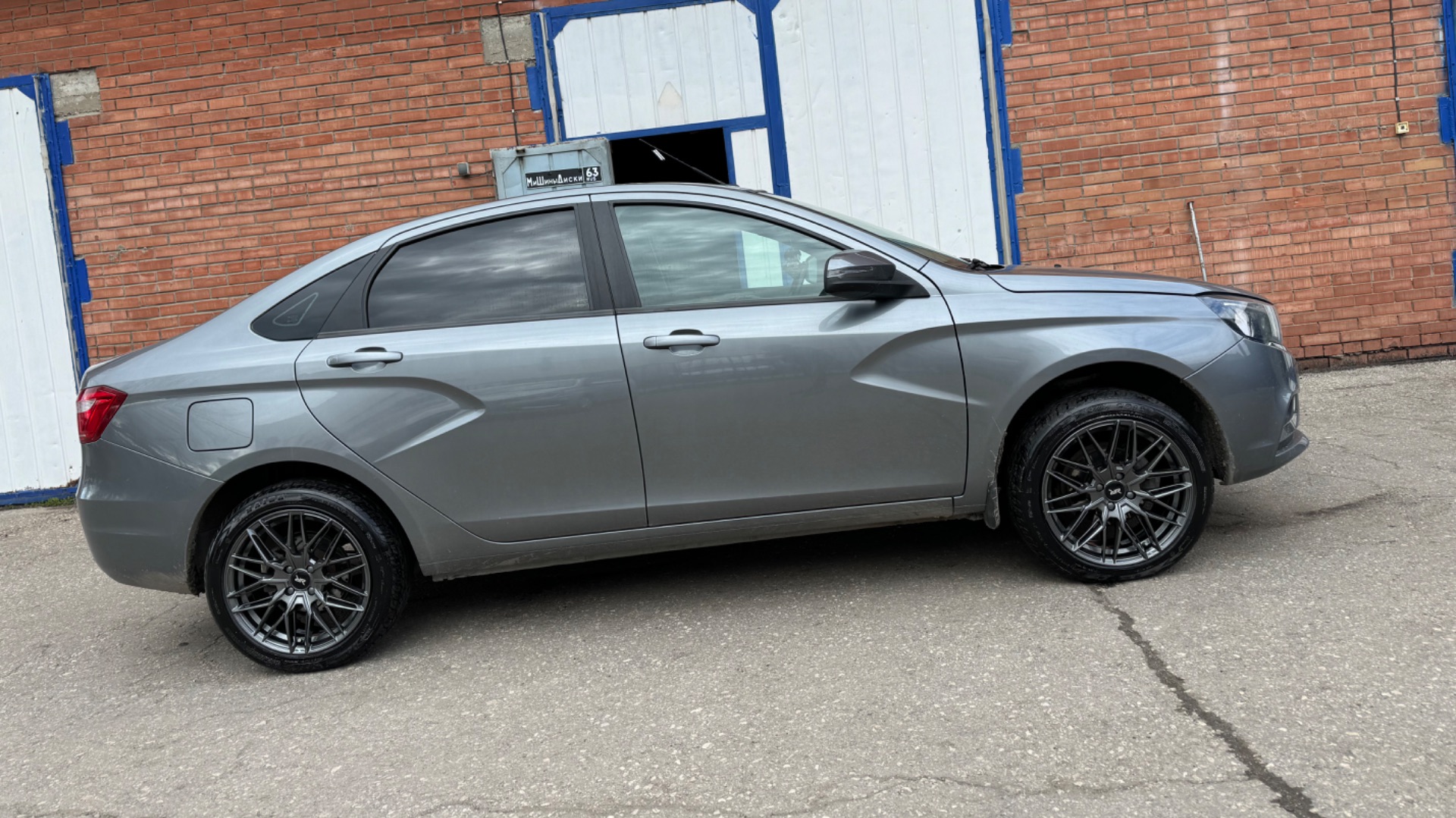 r17 колёса на Lada Vesta  race  Haida 20550