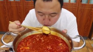 Огромная тушеная свинина в идеальном сочетании жира и мяса. Великолепное рисовое блюдо