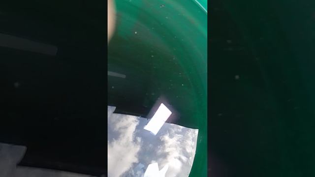 топлю корабль Титаник из бумаги