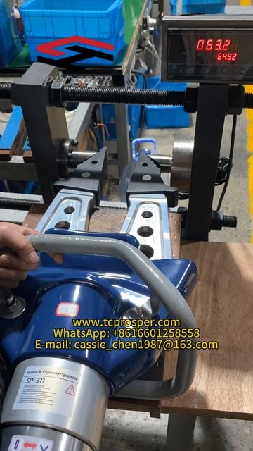 Аккумуляторный гидравлический расширитель  аварийно-спасательный и пожарный инструмент