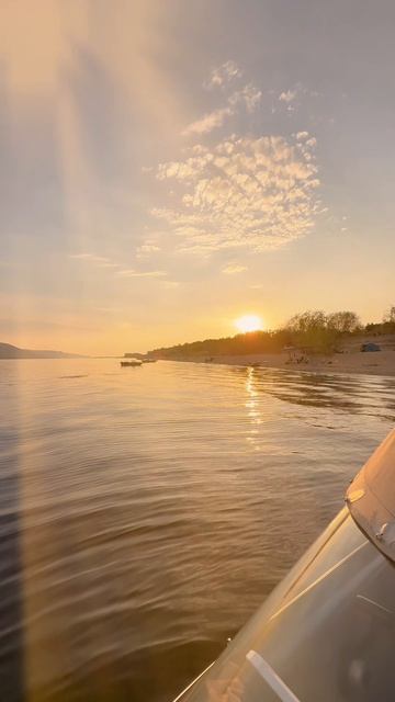 Саша катается по Волге 