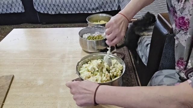 фкусная минутка-окрошка салатЫ и ленивые голупцы