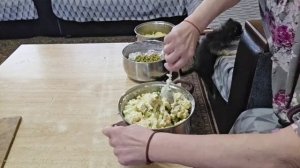 фкусная минутка-окрошка, салатЫ и ленивые голупцы