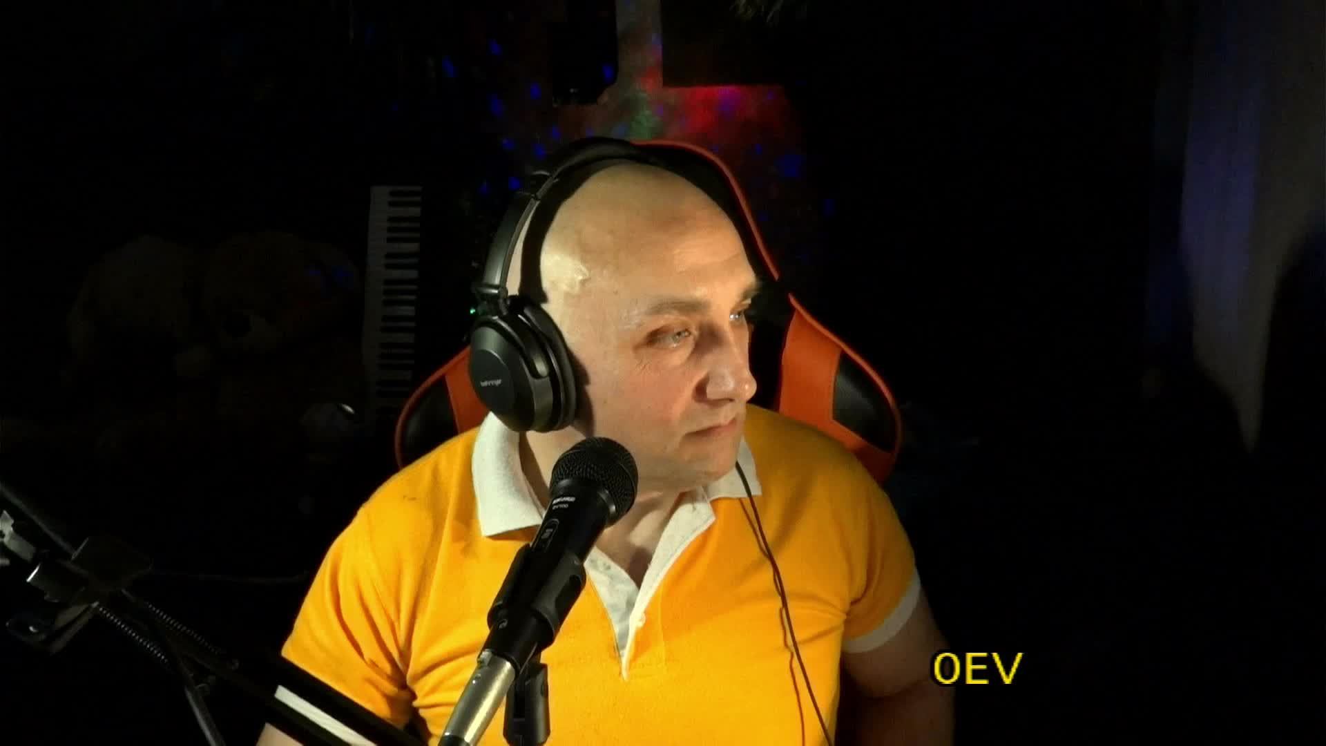 Поем любимые песни с Клондайс в прямом эфире.