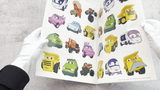 Грузовички. Вперед к мечте! Раскраска по образцу (+наклейки)