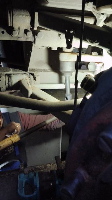 рулевые тяги меняем на автобусе