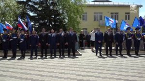 Глава КЧР Рашид Темрезов принял участие в зажжении Вечного огня на мемориале в с. Чапаевском