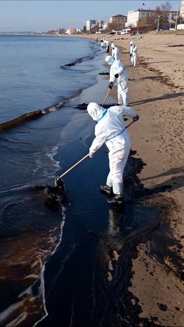 Экологическая катастрофа: море погружено в нефть катастрофа нефть туапсе