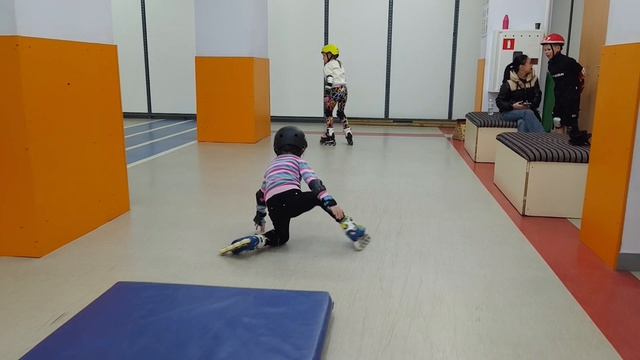 Групповая тренировка на роллердроме 4roller от 25.04.2026 г.  Занимаемся на роликах. Роллер спорт.