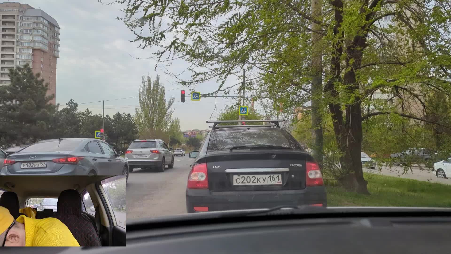 где-то езжу что-то доставляю.