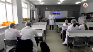 Школьники Покачей попробовали себя в роли лаборантов химического анализа