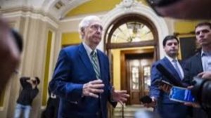 Сенатор-республиканец Митч Макконнелл обвинил Пентагон в задержке военной помощи Украине