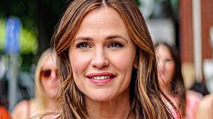 Уикенд на пять звезд Русский Трейлер Тизер Субтитры 2026