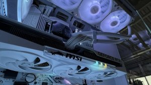 Очень белый игровой компьютер за 252000 рублей