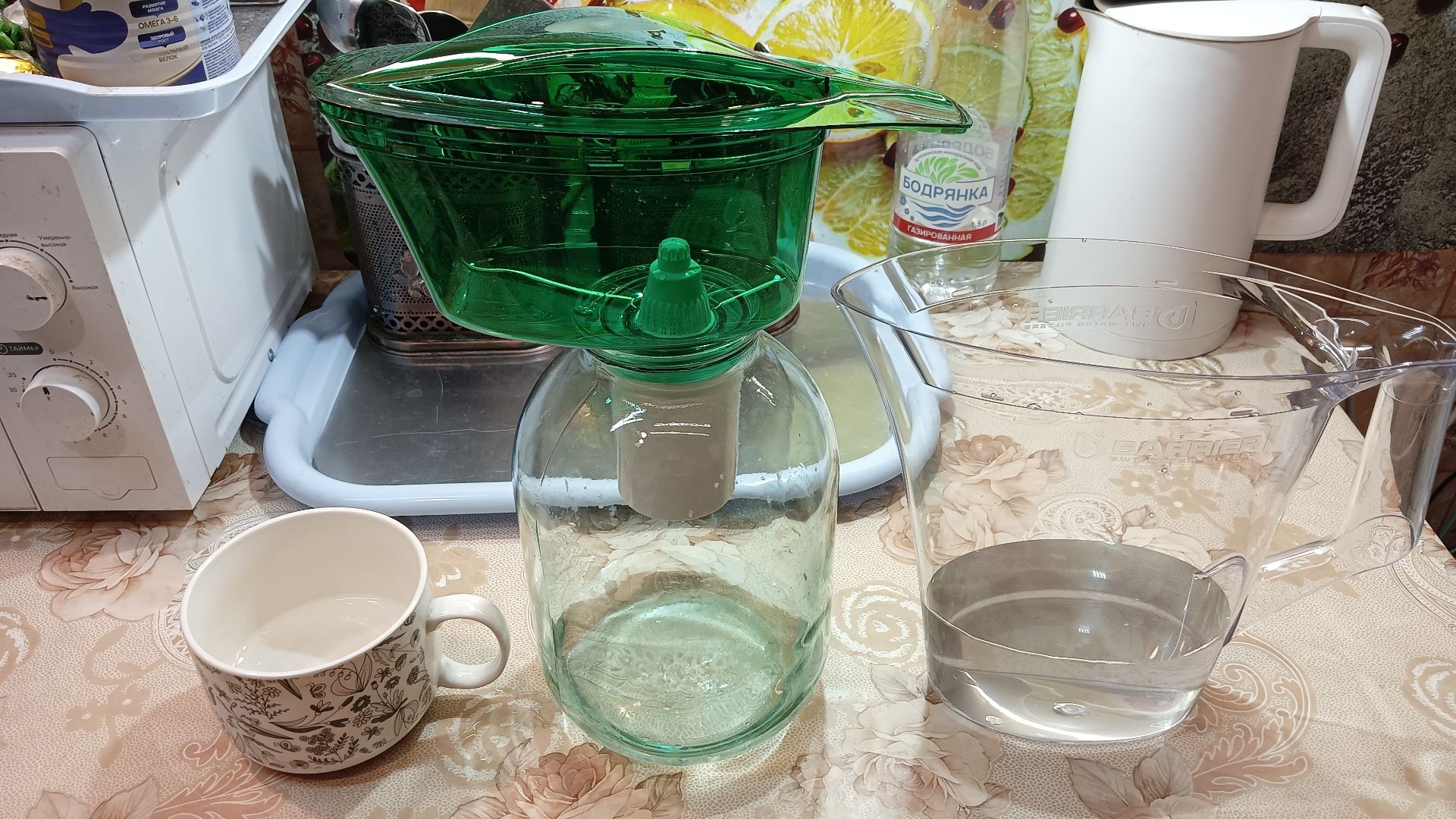 Фильтр для воды БАРЬЕР со сменным фильтром.